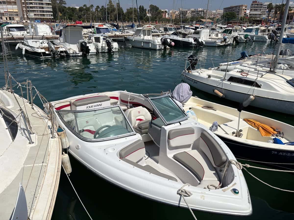 Four Winns 170 Horizon - miniatura 4