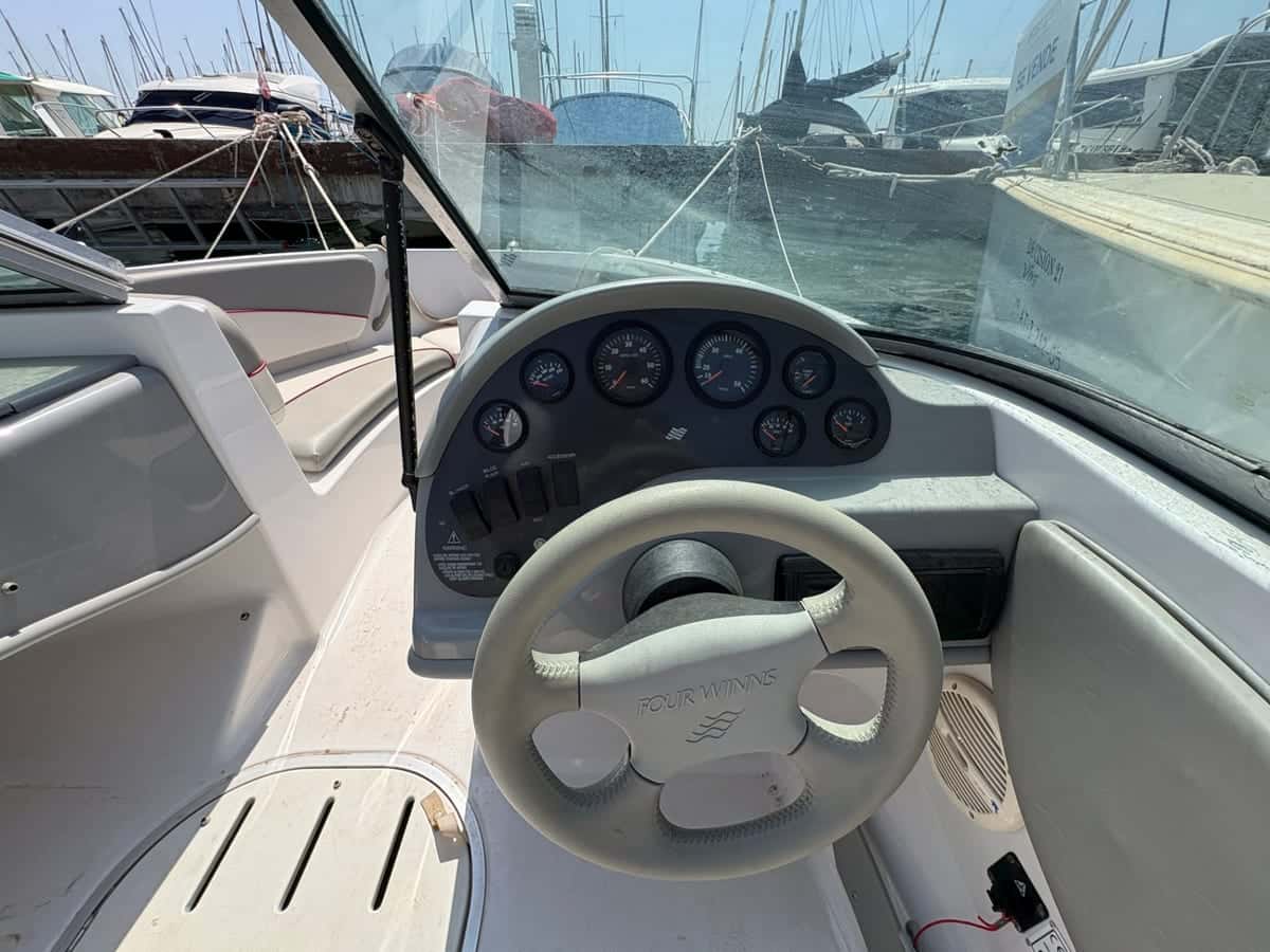 Four Winns 170 Horizon - miniatura 8