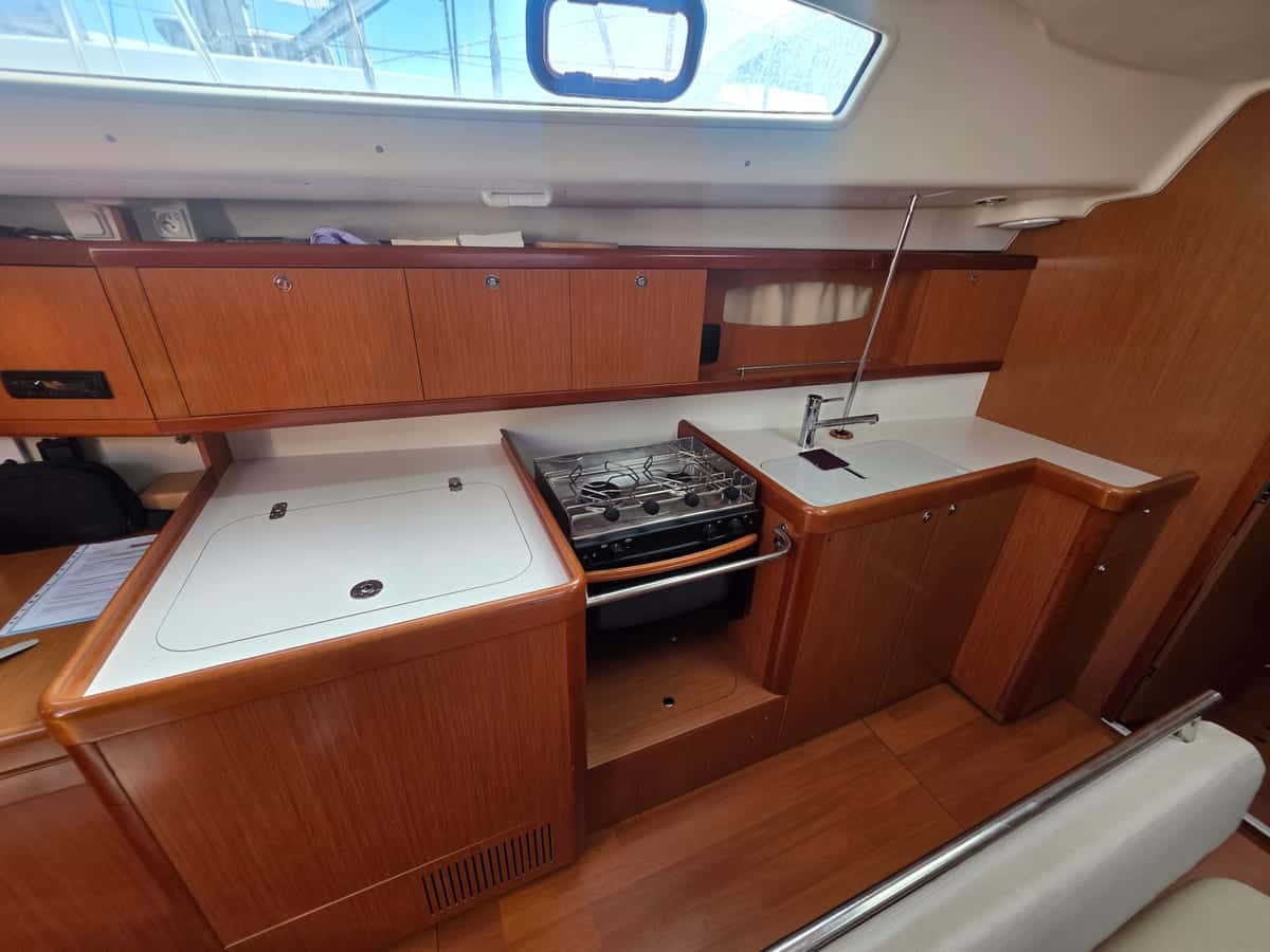 Beneteau Oceanis 43 - miniatura 8